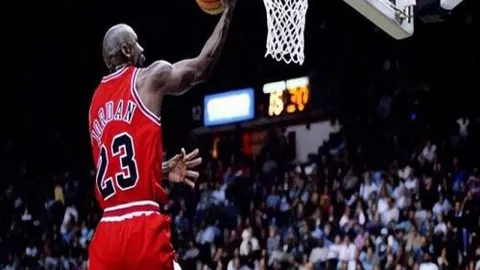 “罗纳尔多面临抉择：C罗还是莱万？梅西的选择诠释忠诚”